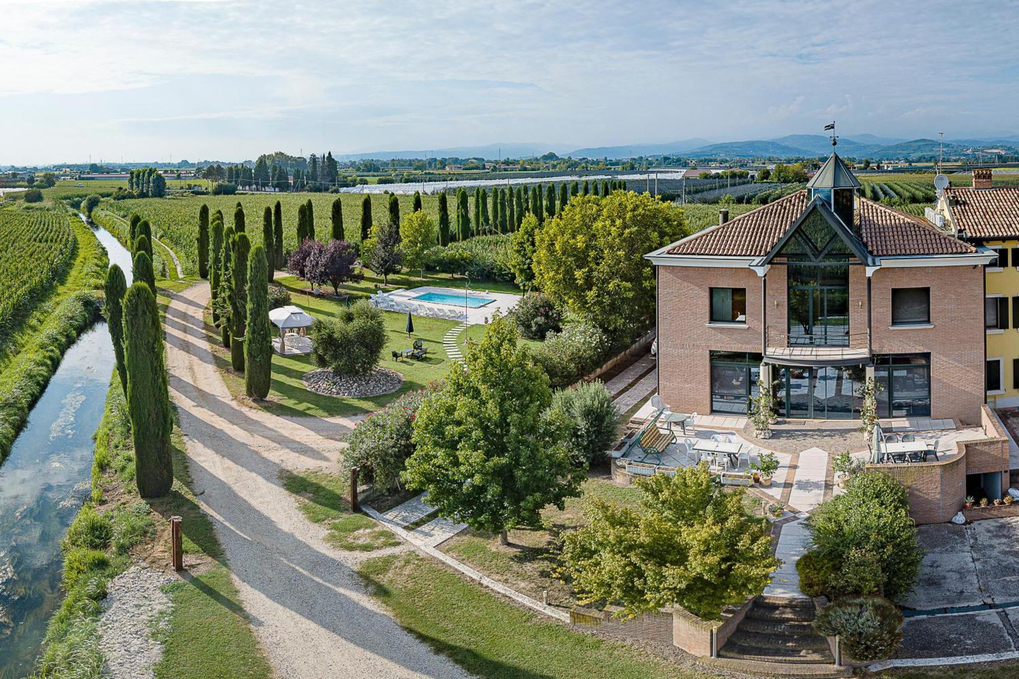 Bb Mambrotta Guest House San Martino Buon Albergo Exterior photo