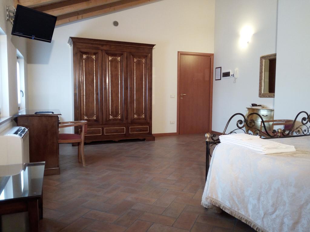 Bb Mambrotta Guest House San Martino Buon Albergo Exterior photo